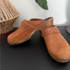 LottaBrown Suede Clogs